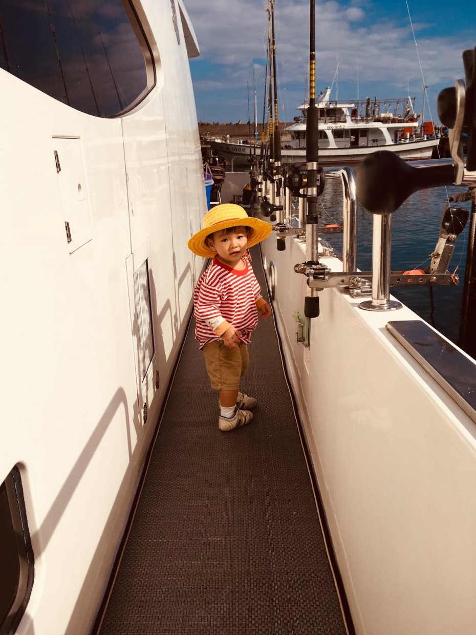 基隆親子海釣推薦－搭乘名隆號遊艇，大小朋友一起海釣去！