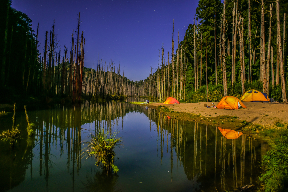 ５個你絕不能錯過的全台特色野營｜森林、湖畔、無人島野營