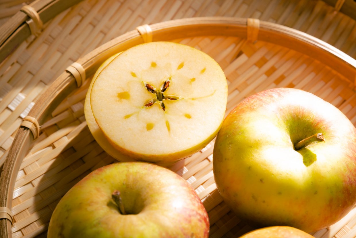 因日夜溫差大而讓果肉結蜜的蜜蘋果，產量稀少、口感甜脆，是秋天吃蘋果的小確幸