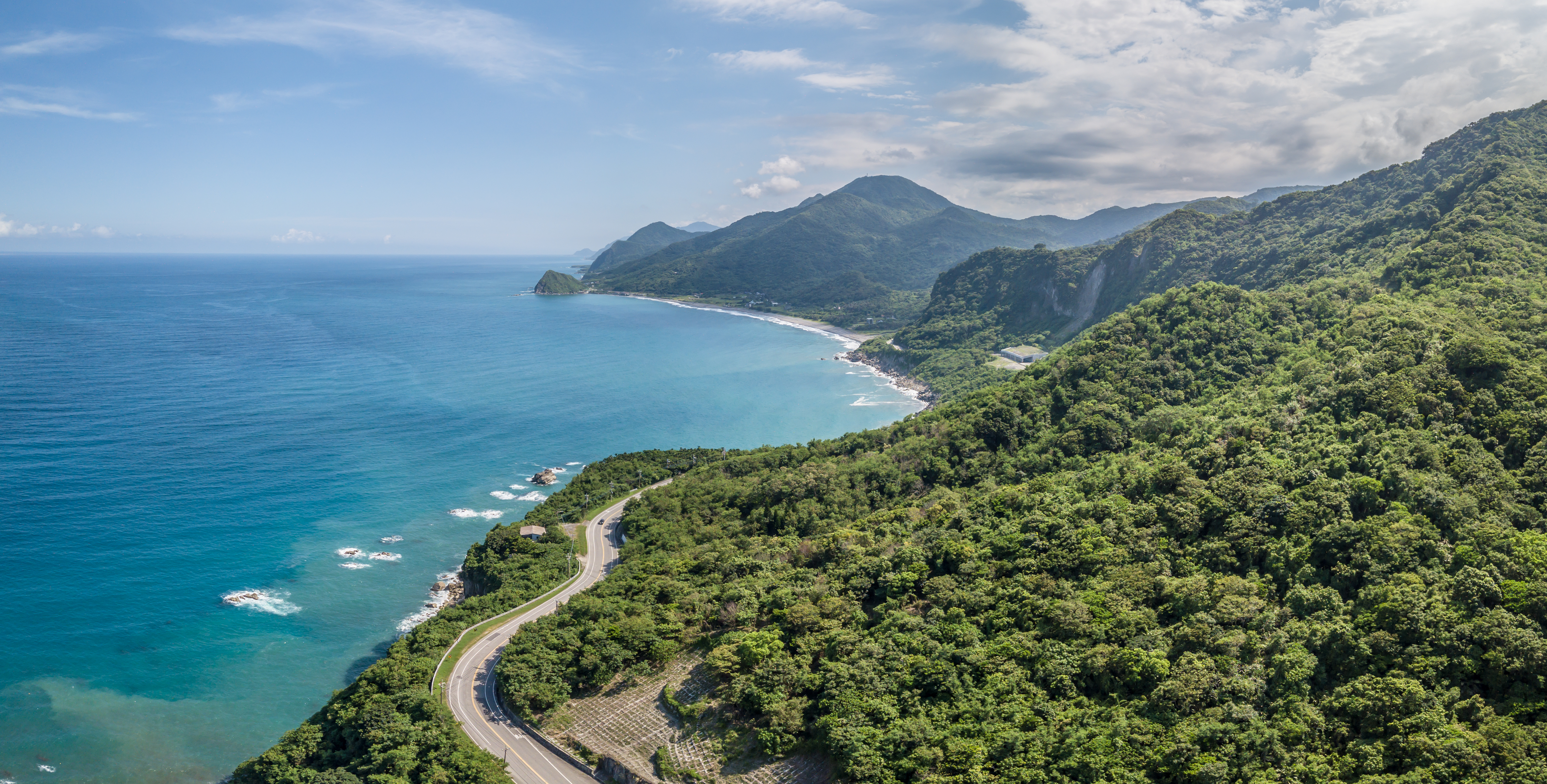 East,Coast,Of,Taiwan,With,Amazing,Ocean,And,Mountain,Views,