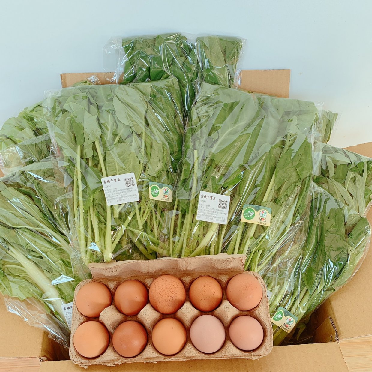奧丁丁市集周年慶：《健福有機農場》小家庭套餐 優惠價$750，再多送2包菜。