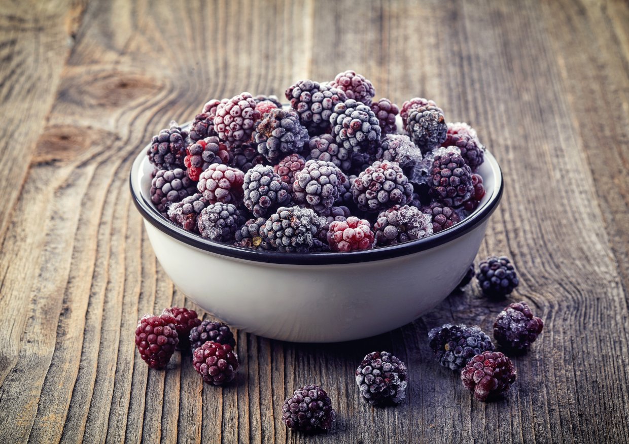 黑莓長得跟桑椹很像，但吃得到一顆顆種籽，口感也更甜一點，大部分是做甜點、果醬以及水果酒