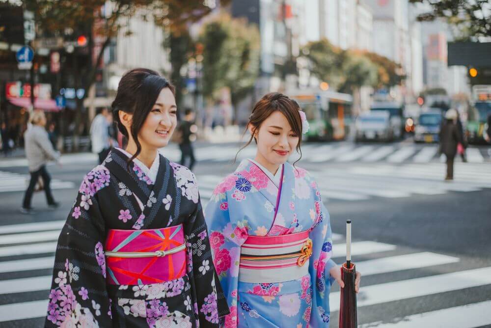 Two,Japanese,Girls,Wearing,Kimonos,Traditional,Clothes,,Lifestyle,Moments