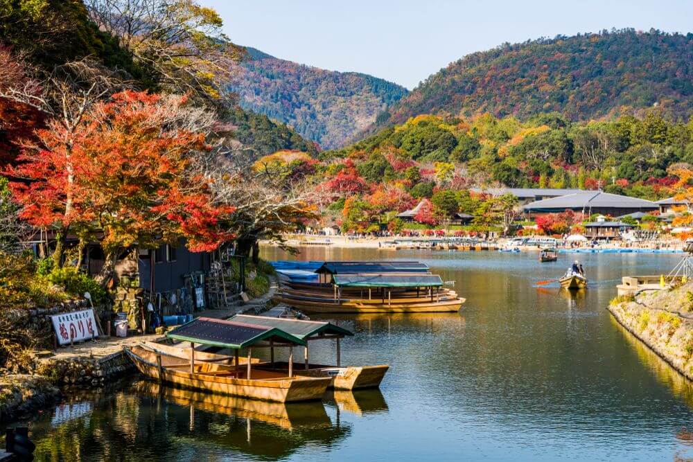 Kyoto,,Japan, ,November,26,,2018:,Boatman,Punting,The,Boat