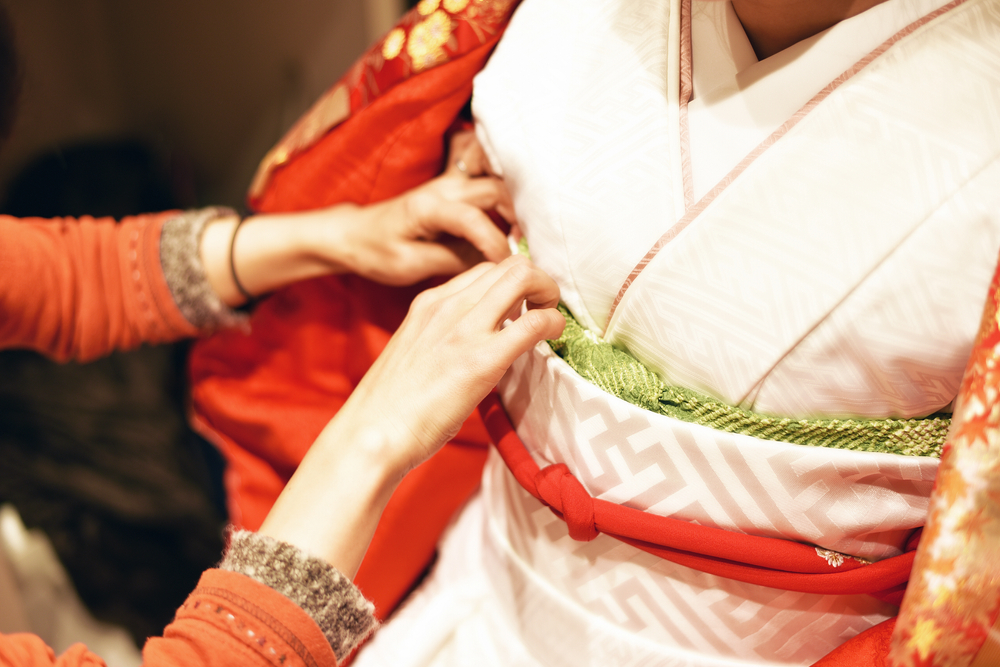 A,Japanese,Woman,Dressing,A,Traditional,Wedding,Kimono 