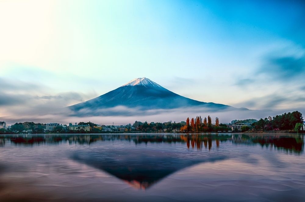 Mt,Fuji,In,The,Early,Morning,With,Reflection,On,The