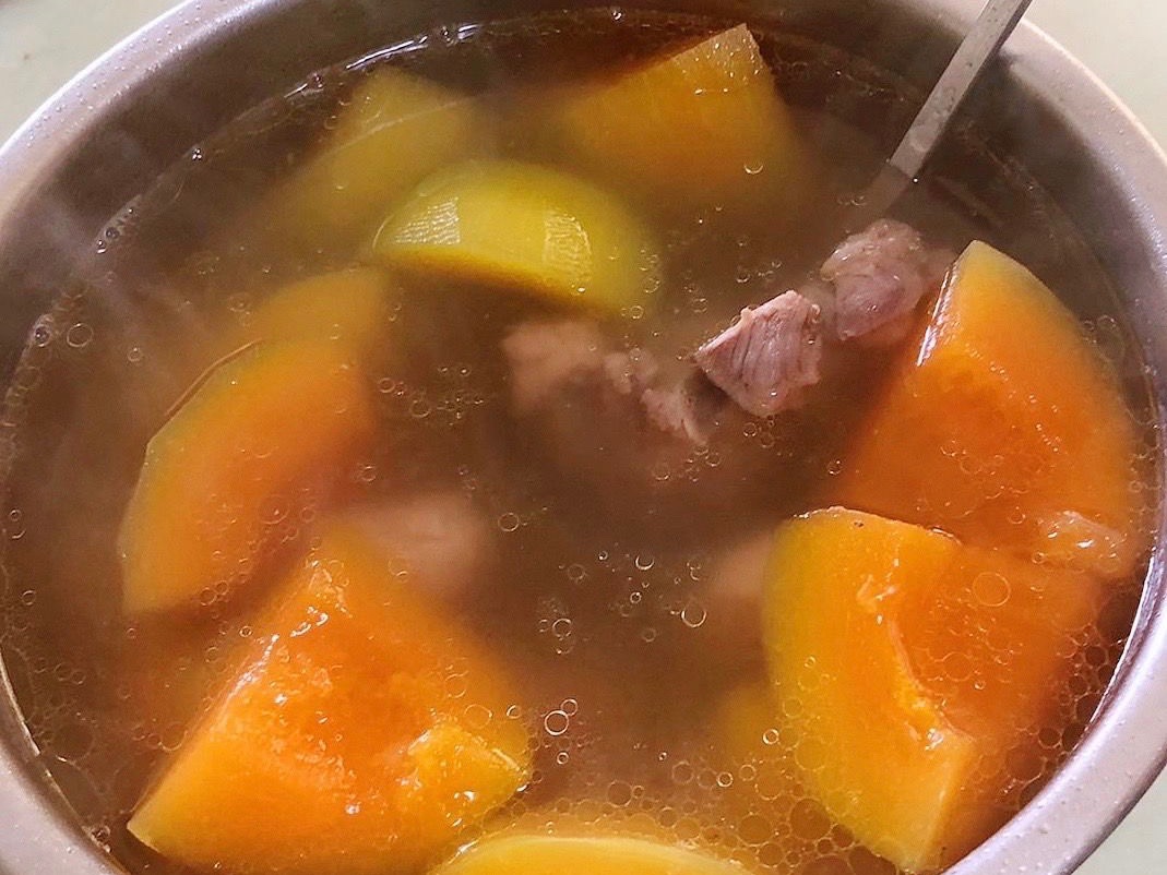 簡單的哈密瓜排骨湯，暖暖胃