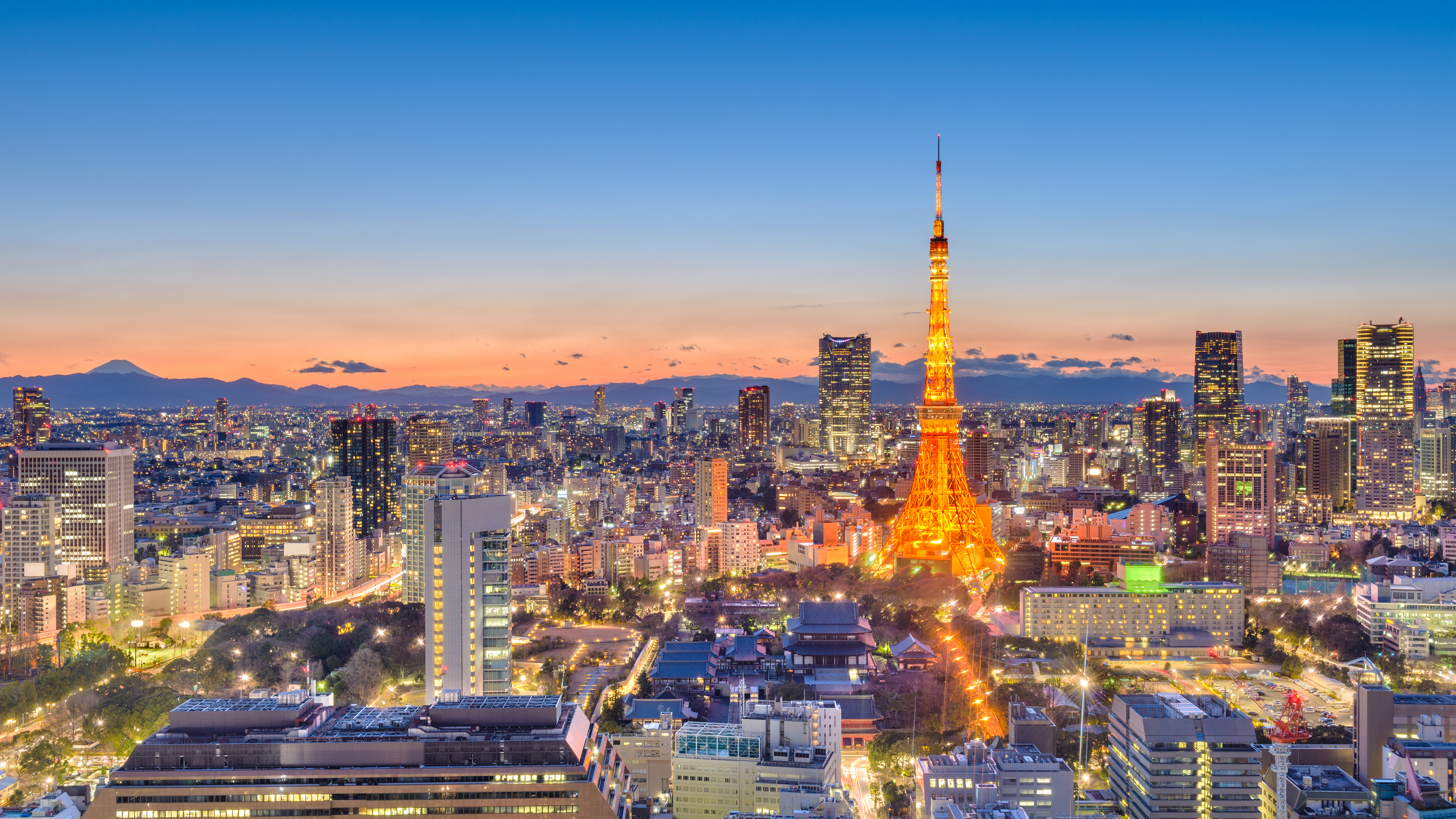Tokyo,,Japan,Cityscape,Panorama,And,Tower,At,Sunset,With,Mt