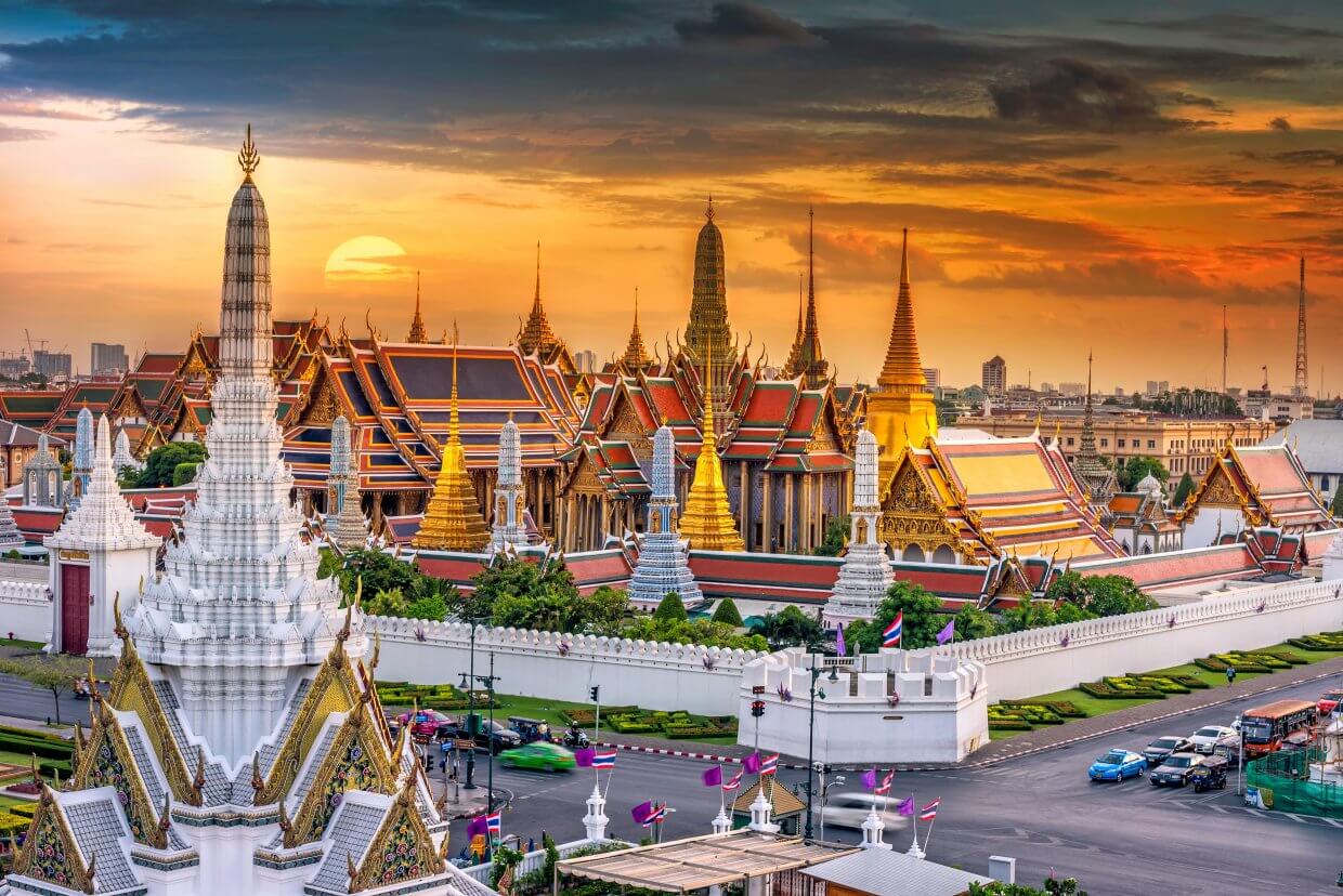 Grand,Palace,And,Wat,Phra,Keaw,At,Sunset,Bangkok,,Thailand